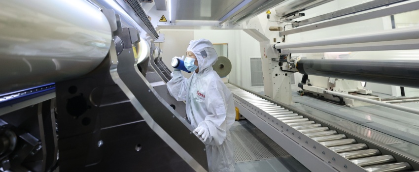 技術(shù)攻堅結碩果！合肥樂(lè )凱成功下線(xiàn)超寬幅超薄高端光學(xué)聚酯薄膜