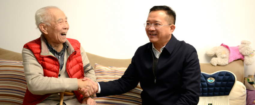 中國樂凱黨委領(lǐng)導(dǎo)看望慰問樂凱老領(lǐng)導(dǎo)、老專家、老干部和生活困難職工